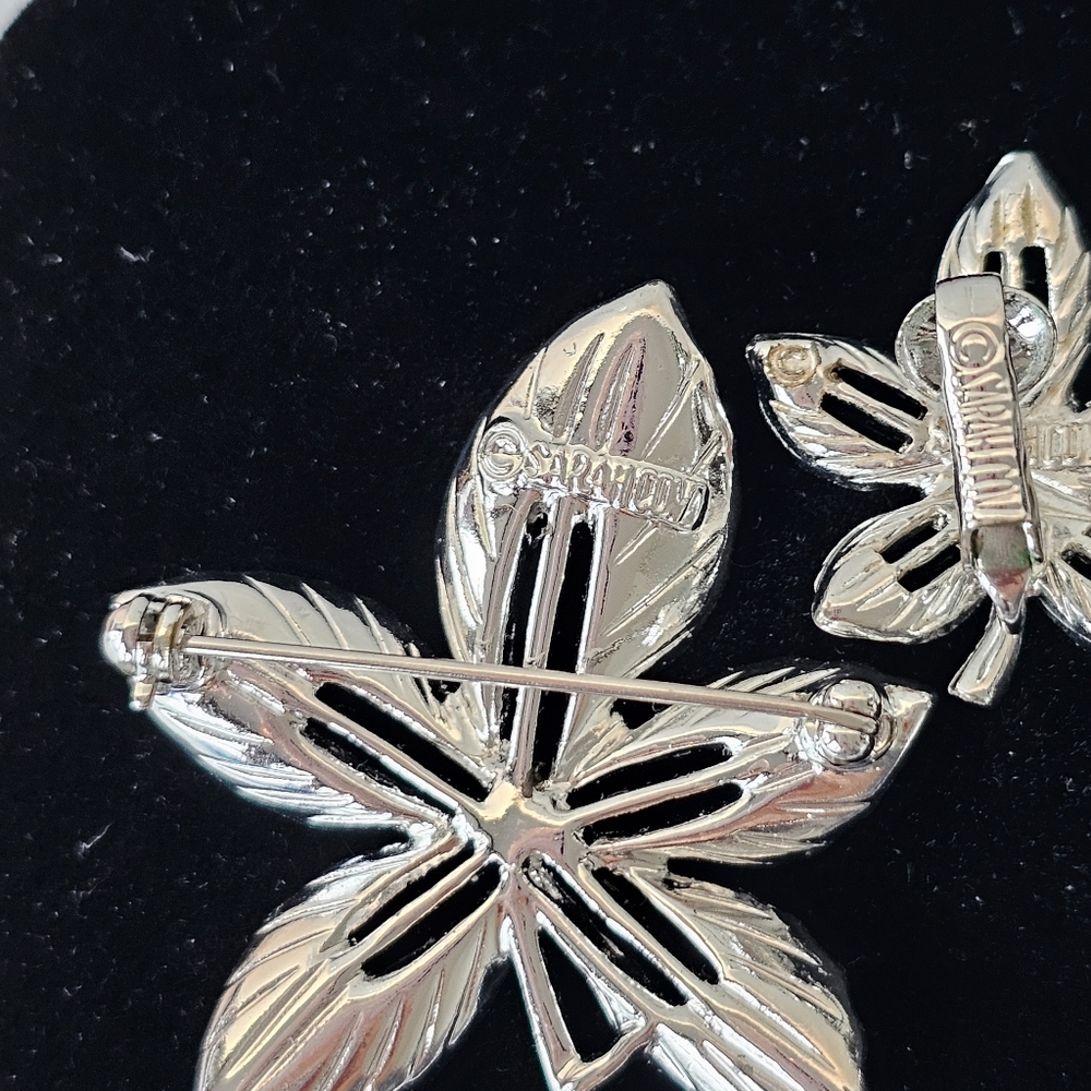 Vintage Signed Sarah Coventry Silver Tone Leaf Brooch and Clip Earrings Set - Picture 5 of 6